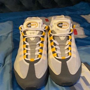 Nike air max worn like two times